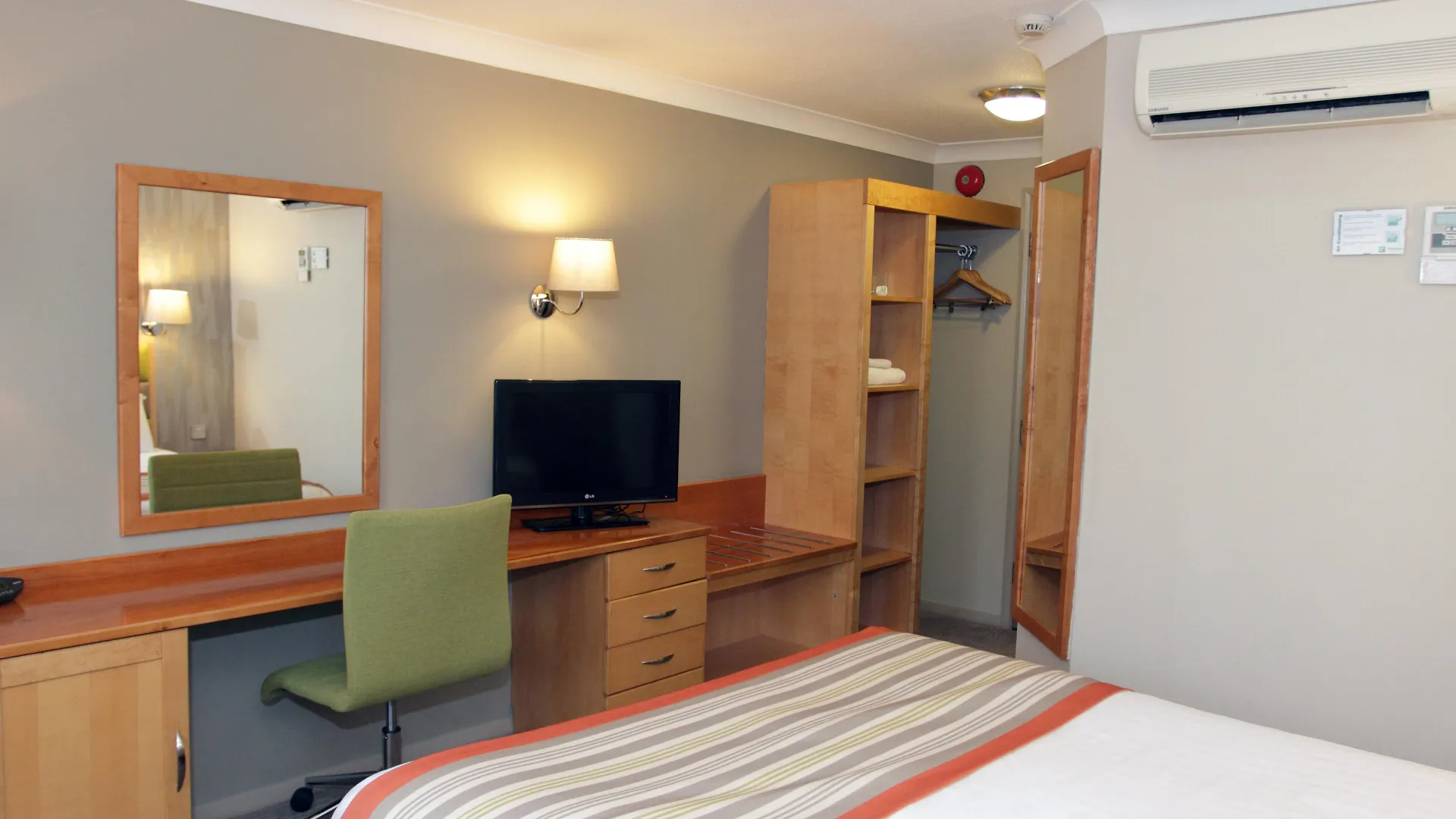 Holiday Inn A55 Chester West By Ihg Northop 3*,  Regno Unito